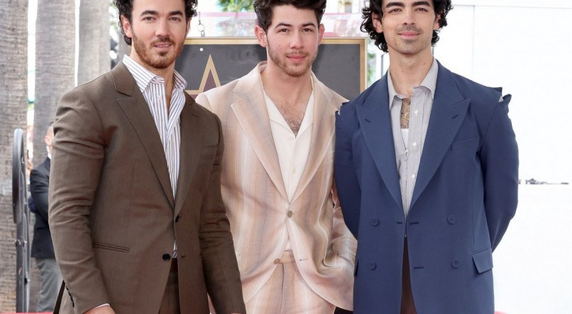Jonas Brothers anunciaram novo álbum e turnê no dia em que inauguraram estrela na Calçada da Fama de Hollywood