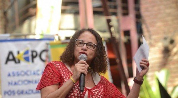 Ministra Luciana Santos assegura REAJUSTE DE BOLSAS DE PESQUISAS ainda no 1º semestre de 2023