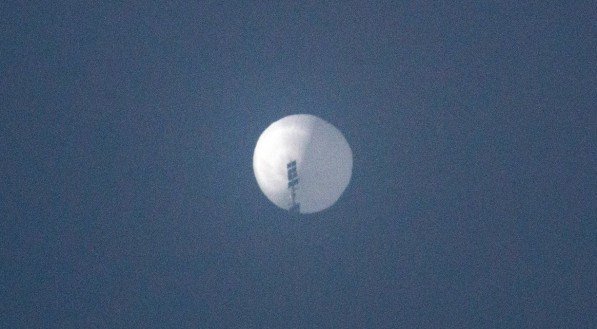 Suposto balão espião chinês no espaço aéreo dos Estados Unidos