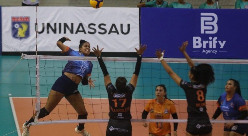 O Recife Vôlei perdeu para o Vinhedo no primeiro jogo no Geraldão