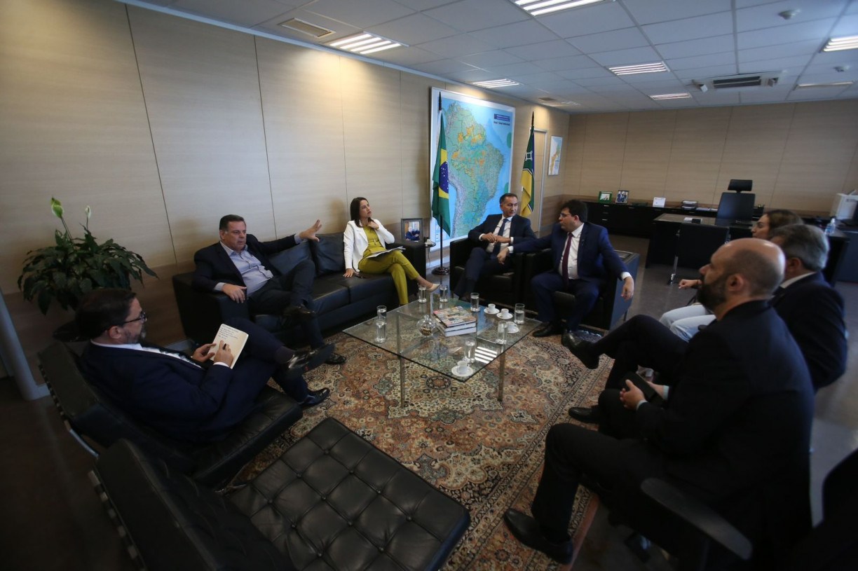 Em Brasília, Raquel Lyra se reúne com ministros de Lula em busca de investimentos para a Ferrovia Transnordestina