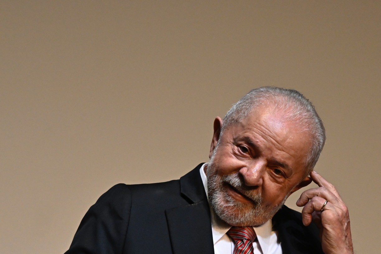 Lula passou por uma artroplastia do quadril, cirurgia ortop&eacute;dica, e uma blefaroplastia