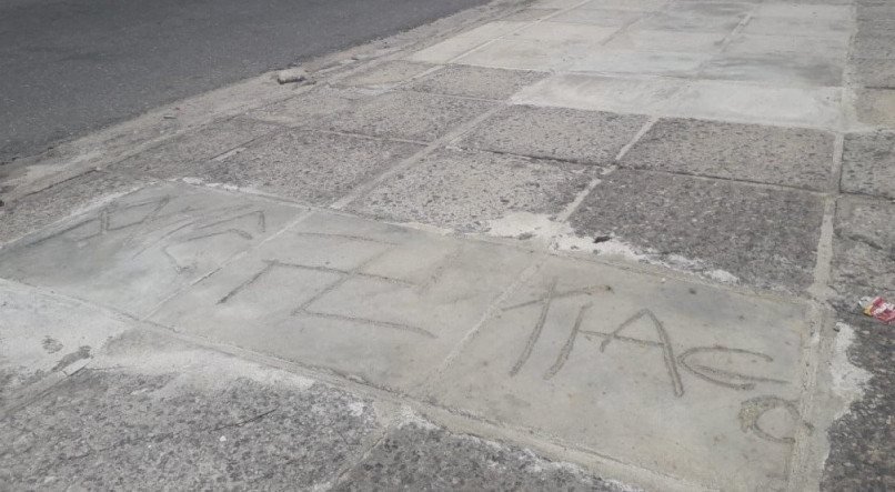 Imagem de suástica foi desenhada em rua no bairro de Boa Viagem