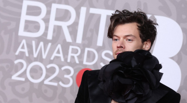 O cantor e ator Harry Styles &eacute; eleito um dos homens mais bonitos do mundo 