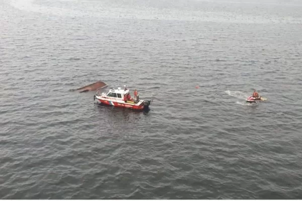 Barco afunda na Baía de Guanabara, no Rio, e deixa sete desaparecidos

