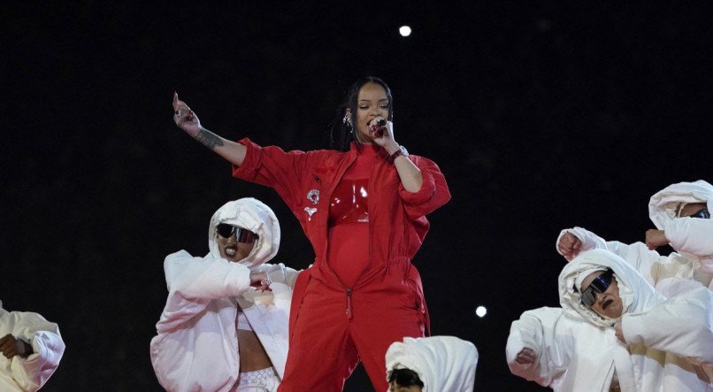 RIHANNA Cantora revelou estar grávida do segundo filho durante show do Super Bowl