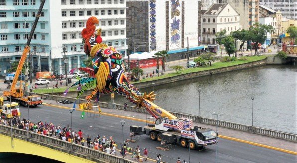 Camarotes para desfile do Galo da Madrugada precisam estar regulares.