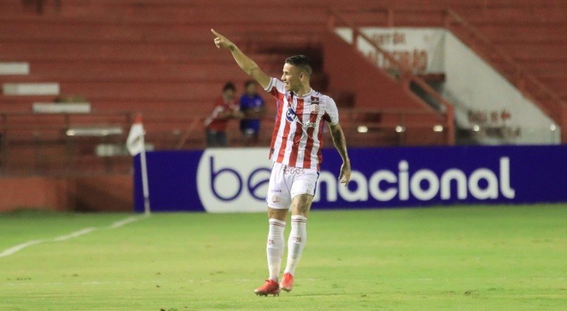 Diego Matos fez o primeiro gol do N&aacute;utico sobre o Fluminense-PI pela Copa do Nordeste