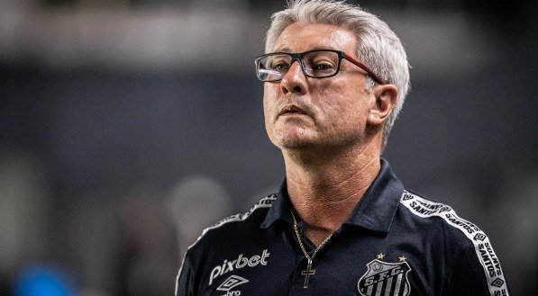 Odair Hellmann &eacute; o t&eacute;cnico do Santos diante do Coritiba pela S&eacute;rie A do Brasileir&atilde;o