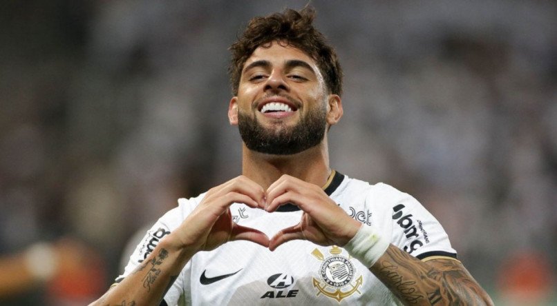 Yuri Alberto está em campo pelo Corinthians contra o Liverpool do Uruguai