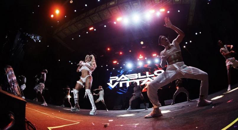 A cantora Pabllo Vittar se apresentou, na noite desse sábado (18), no palco do Marco Zero do Recife