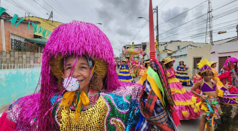 Encontro de maracatus em Nazaré da Mata, em Pernambuco, na segunda-feira de Carnaval 2023