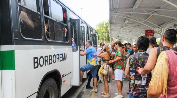 Pela primeira vez, o Expresso da Folia entrará em operação na sexta-feira (28/2), que é o segundo dia oficial do Carnaval do Recife, que desde 2024 é aberto na noite da quinta (27)