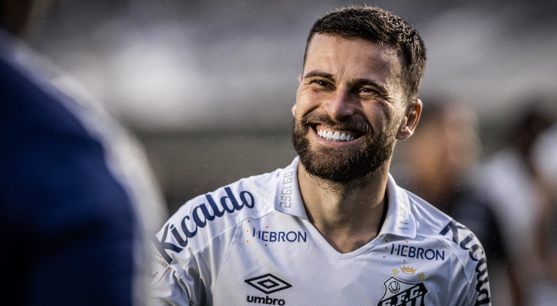 Lucas Lima voltou a viver boa fase na carreira com a camisa do Santos