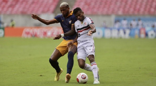 Com um a menos, Santa Cruz sai na frente mas deixa vitória escapar contra o Retrô