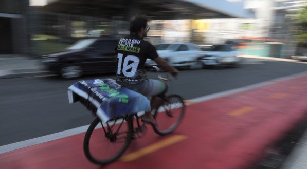 No caso do Recife, o plano previa a implantação de 265 km de estrutura cicloviária na cidade entre 2014 e 2017, mas foram implantados 191,5 km entre 2014 e 2024. E, mesmo assim, apenas 75 km foram dentro da rede cicloviária estudada e prevista no PDC.