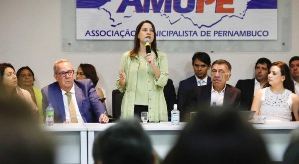 Raquel Lyra vai a Brasília buscar decisão sobre Transnordestina e o Metrô do Recife