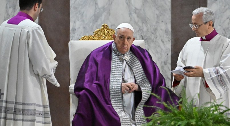 Papa Francisco quer "sacríficio" diante de aperto econômico