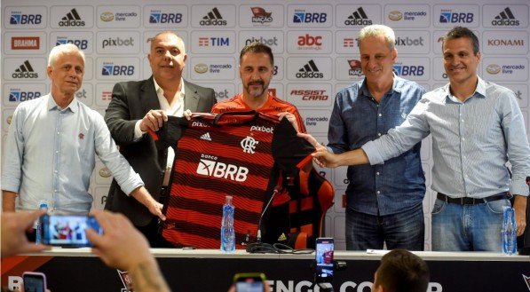 V&iacute;tor Pereira foi contratado pelo Flamengo ap&oacute;s n&atilde;o renova&ccedil;&atilde;o do contrato com Dorival J&uacute;nior