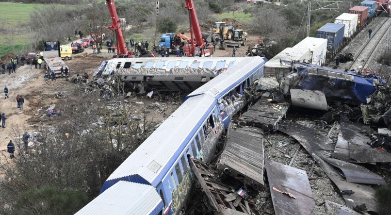Colis&atilde;o de trens na Gr&eacute;cia, nesta quarta-feira (1&deg;), resultou na morte de 36 pessoas e deixou outras 85 feridas
