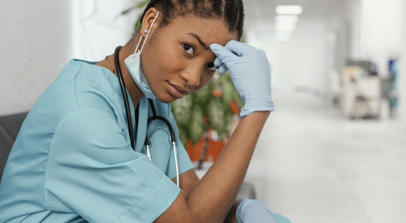 Entenda como funciona o pagamento do piso salarial enfermagem para profissionais com dois empregos