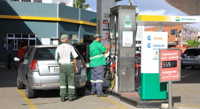 Política de preços de combustíveis, como a gasolina, segue em discussão