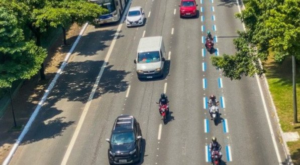 Faixa Azul para Motos em São Paulo poderá ser ampliada para todo o País