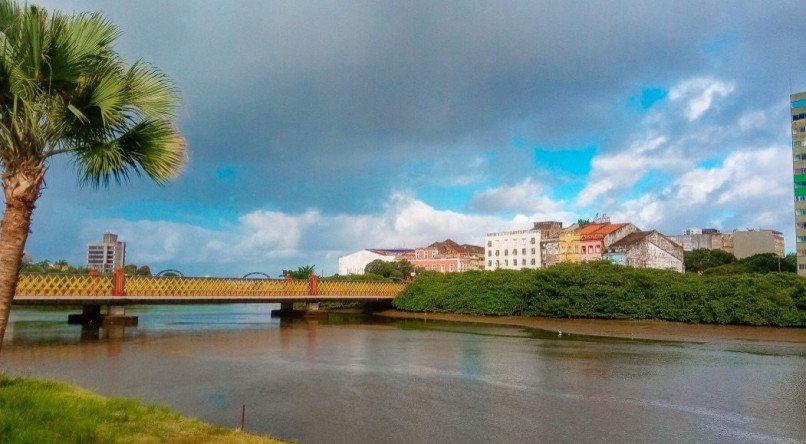 Que horas chove hoje? Saiba a previs&atilde;o do tempo no Recife nesta segunda (14).