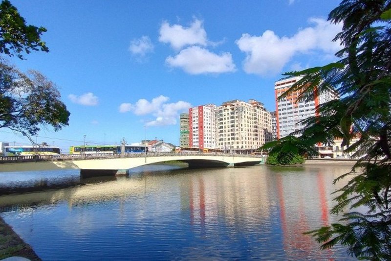 Bairro do Recife em dia de sol