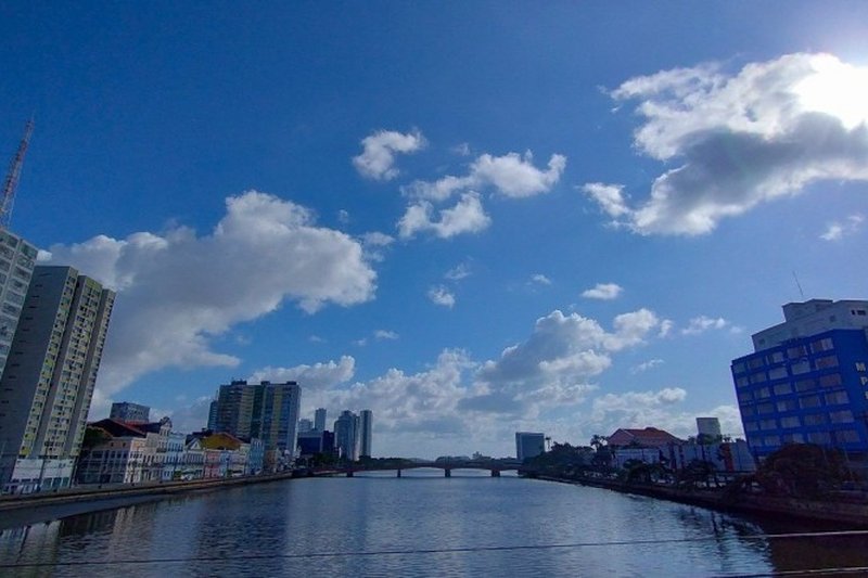 Bairro do Recife em dia de sol