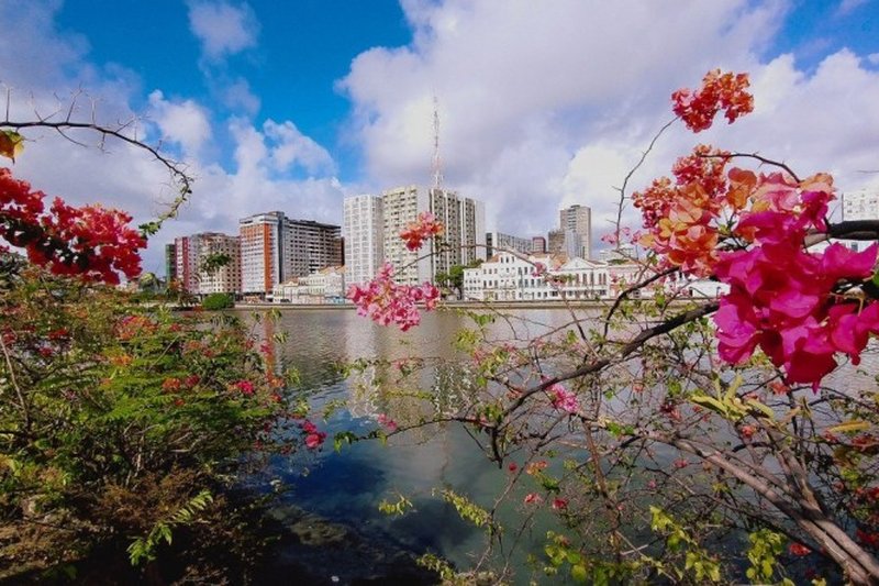 Bairro do Recife em dia de sol