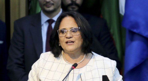 HERPES-ZÓSTER: veja 8 SINTOMAS da doença que causou PARALISIA FACIAL na senadora DAMARES ALVES