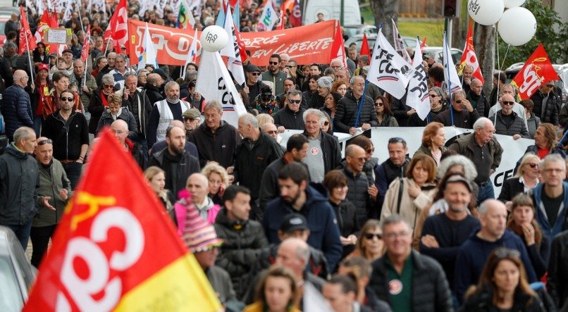 Apesar de os franceses protestarem contra a Reforma da Previdência, o governo mantém a proposta