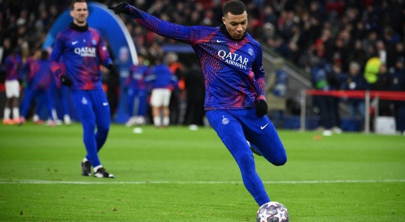 Kylian Mbapp&eacute; joga contra o Bayern de Munique