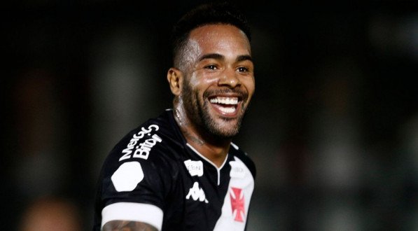 Alex Teixeira &eacute; titular no Vasco.