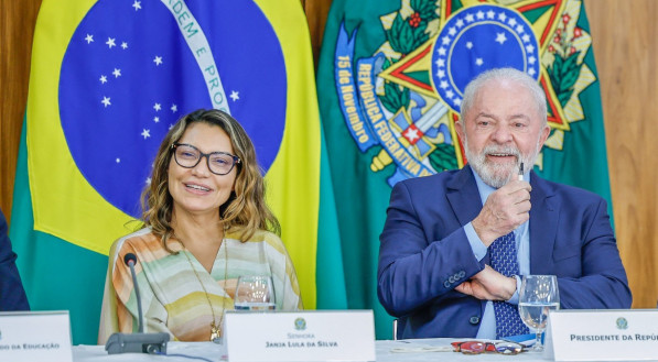 Nova pesquisa apresenta avalia&ccedil;&atilde;o do p&uacute;blico sobre participa&ccedil;&atilde;o da primeira-dama, Janja Lula da Silva, em reuni&otilde;es e viagens importantes para o Governo