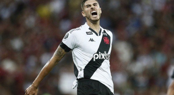 Pedro Raul &eacute; refer&ecirc;ncia no ataque do Vasco diante do Bahia pelo Brasileir&atilde;o