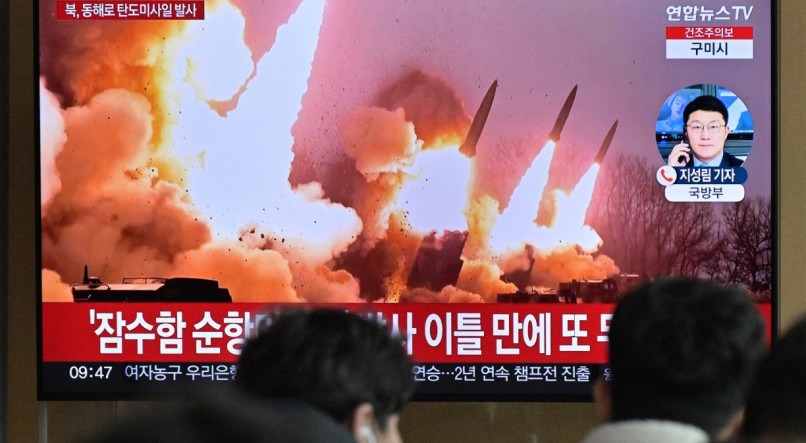Coreia do Norte disparou, nesta terça-feira (14, noite de segunda em Brasília), um míssil balístico sobre o Mar do Japão