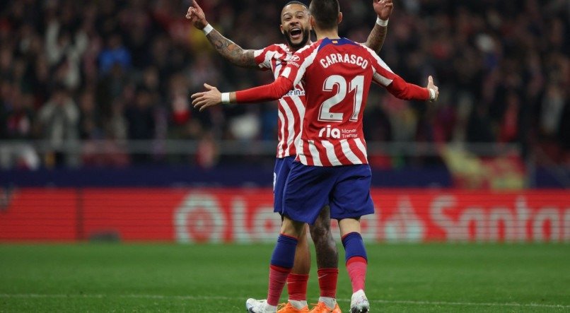  Depay e Carrasco jogam pelo Atlético de Madrid. 