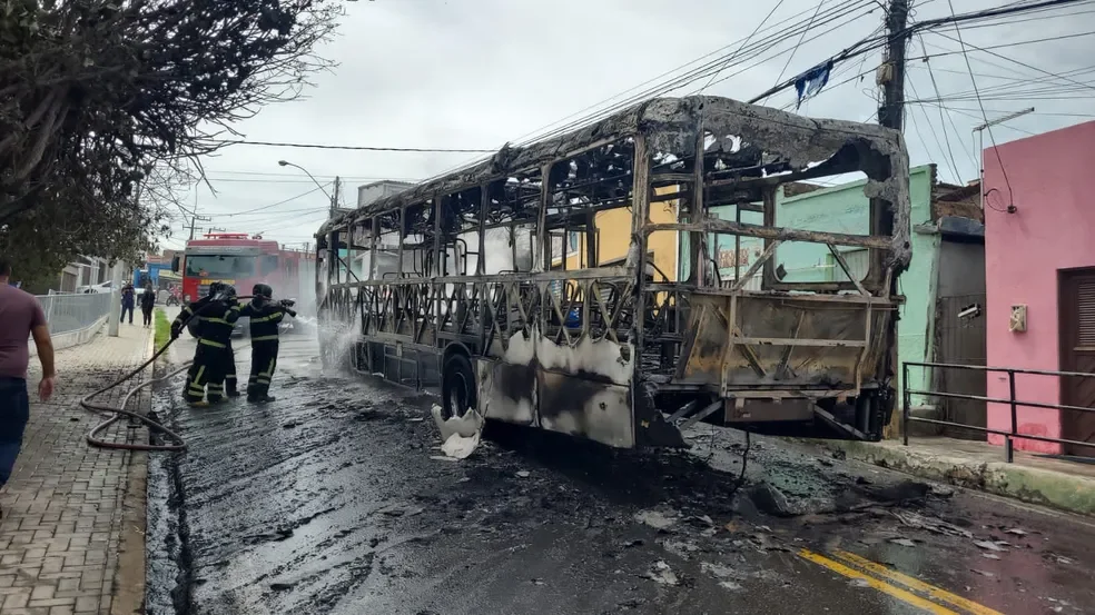 &Ocirc;nibus foram queimados em v&aacute;rias cidades do Rio Grande do Norte