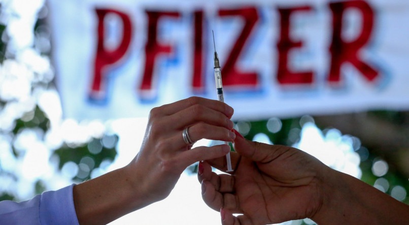 Recentemente, um post incompleto de um alerta da Anvisa sobre a vacina da Pfizer contra Covid-19 voltou a circular entre as redes.
