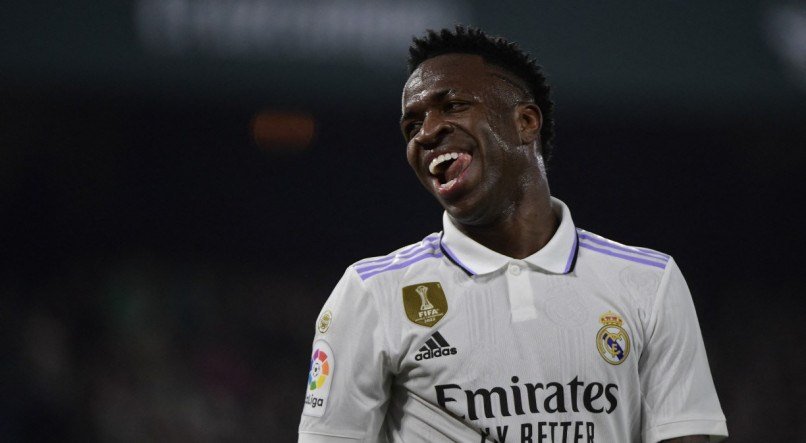 Vin&iacute;cius J&uacute;nior, atacante do Real Madrid, tem sido alvo de v&aacute;rios ataques racistas na Espanha