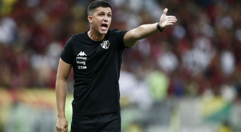 Barbieri n&atilde;o &eacute; mais o t&eacute;cnico do Vasco