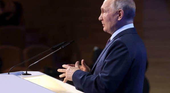 O presidente da Ucrânia, Volodmir Zelenski, após a divulgação, disse neste domingo que Putin está "embriagado pelo poder"