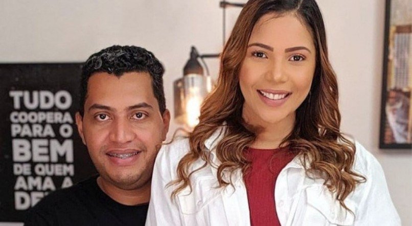 Dobson Santos, marido de Amanda Wanessa, está sendo acusado de proibir familiares da cantora de vê-la