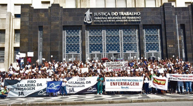 Audiência de conciliação pelo piso salarial enfermagem