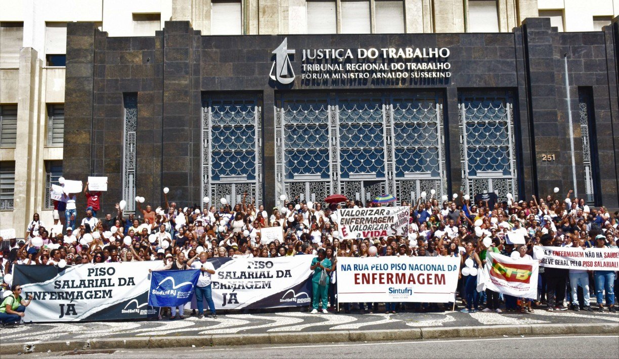 Audiência de conciliação pelo piso salarial enfermagem