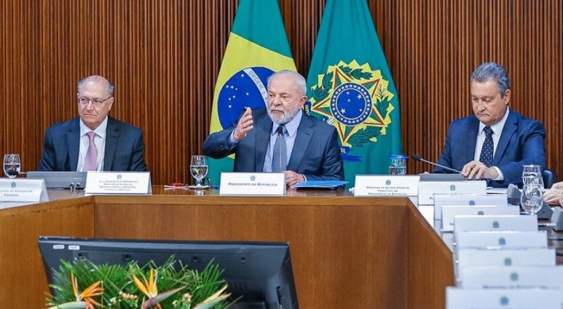 Presidente Lula com o vice-presidente Geraldo Alckmin e o ministro da Casa Civil, Rui Costa.