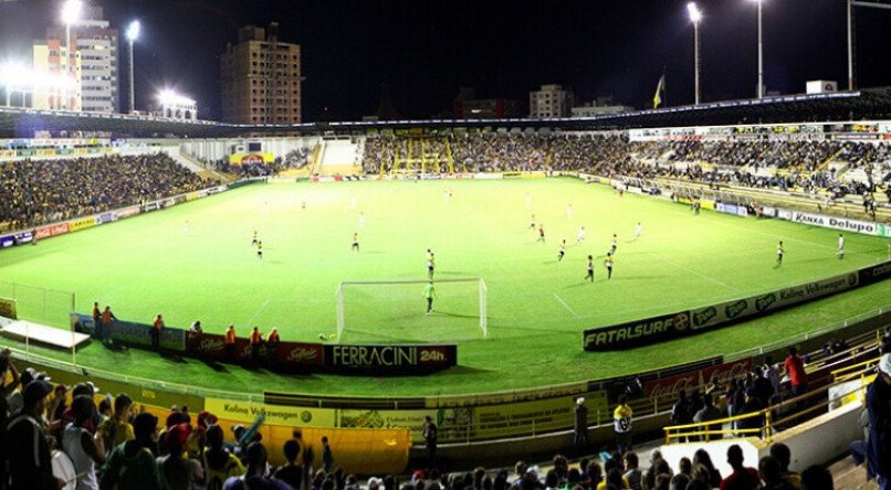 Est&aacute;dio Heriberto H&uuml;lse ser&aacute; palco de Crici&uacute;ma e CRB