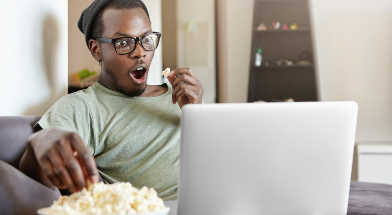 Descubra como assistir filmes online grátis, no conforto de casa